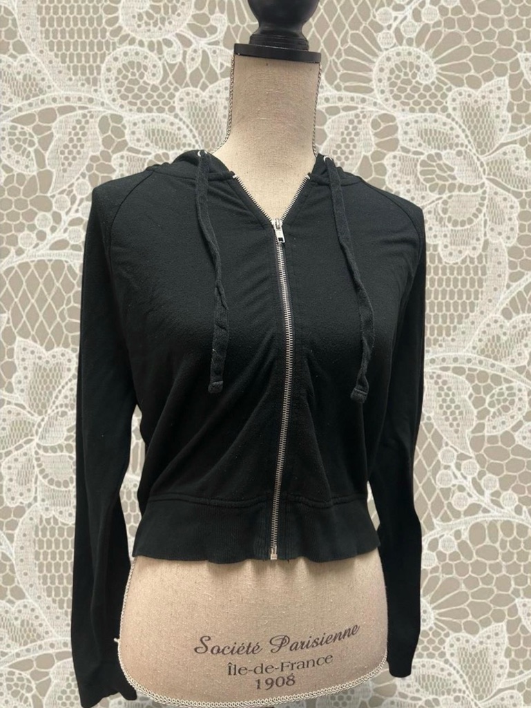 Adorable Black Cropped Zip Up Hoodie !